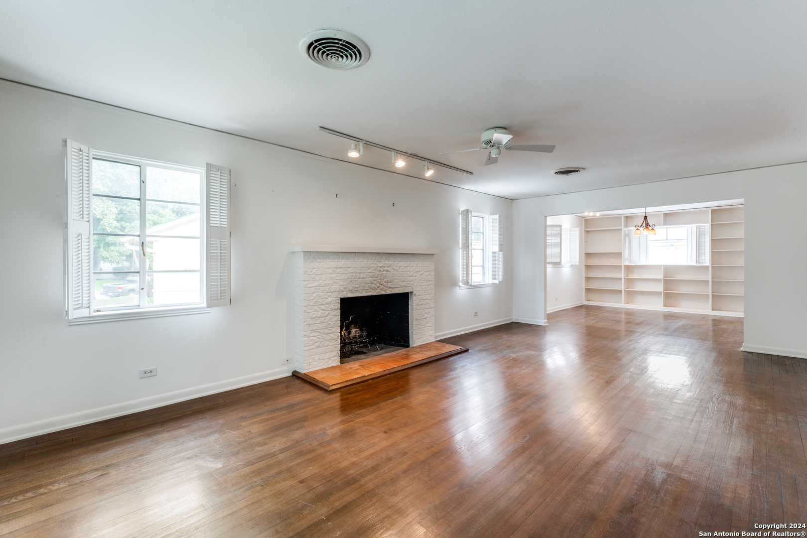 209 Calumet Pl
