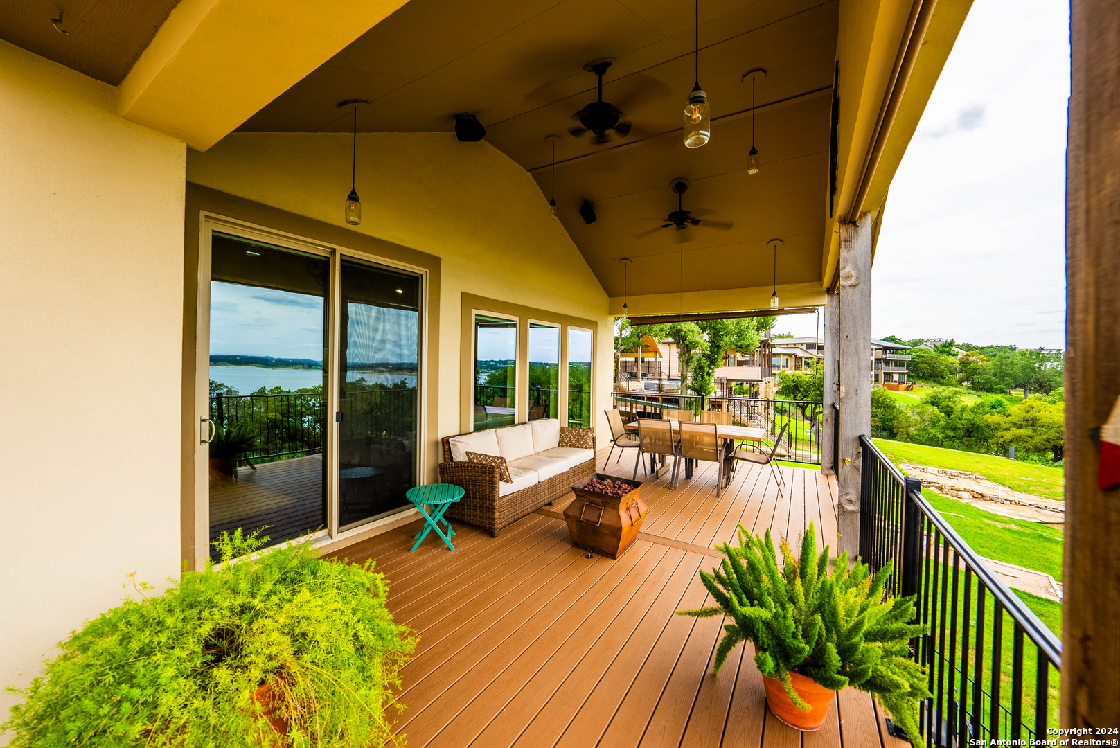 1590 STAGECOACH DR