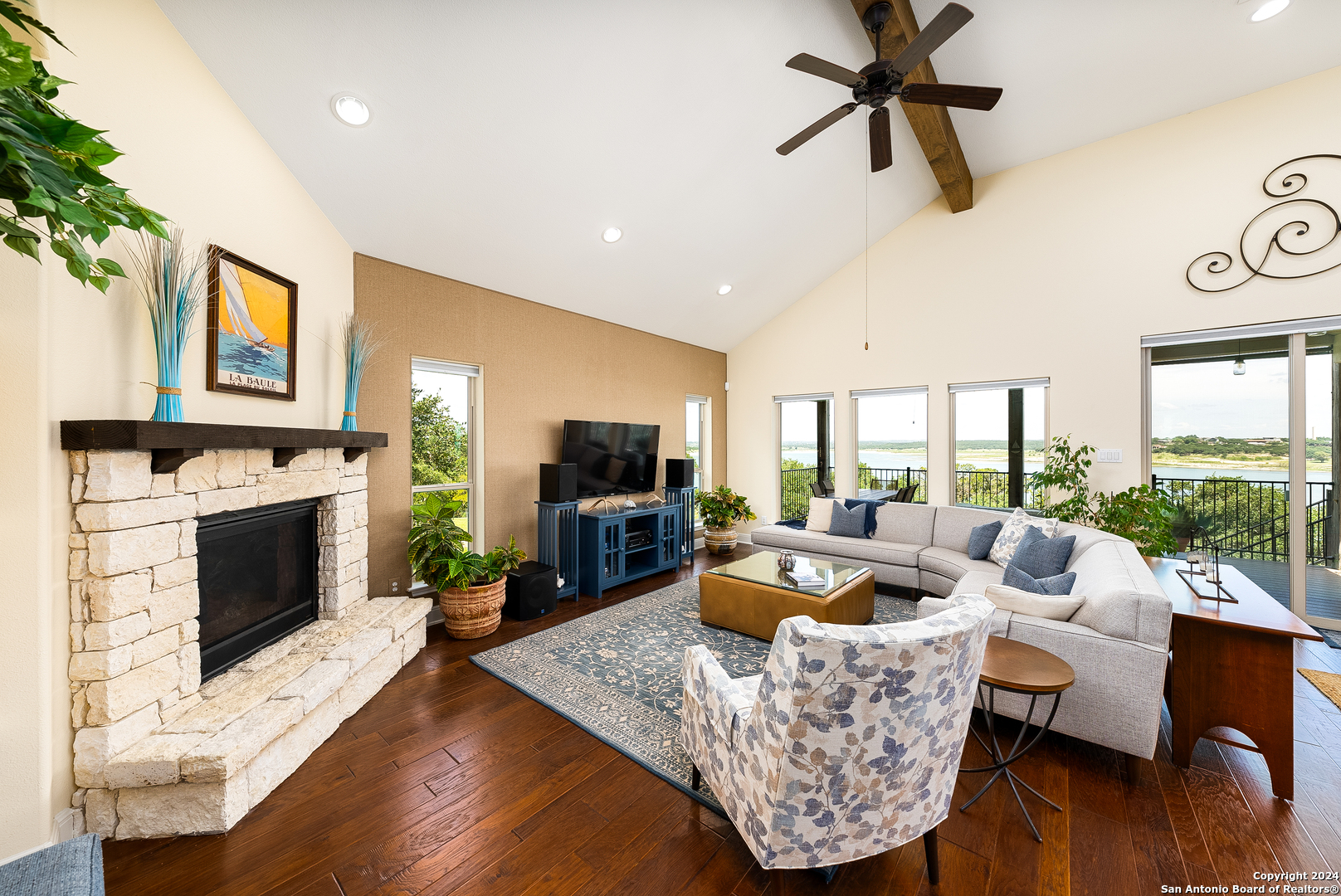 1590 STAGECOACH DR
