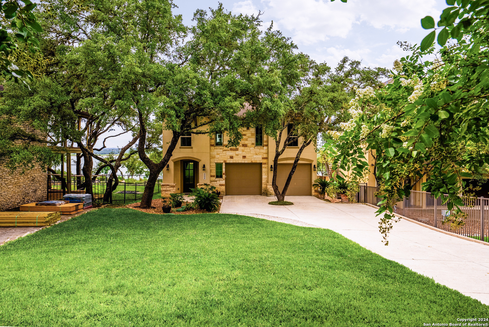 1590 STAGECOACH DR