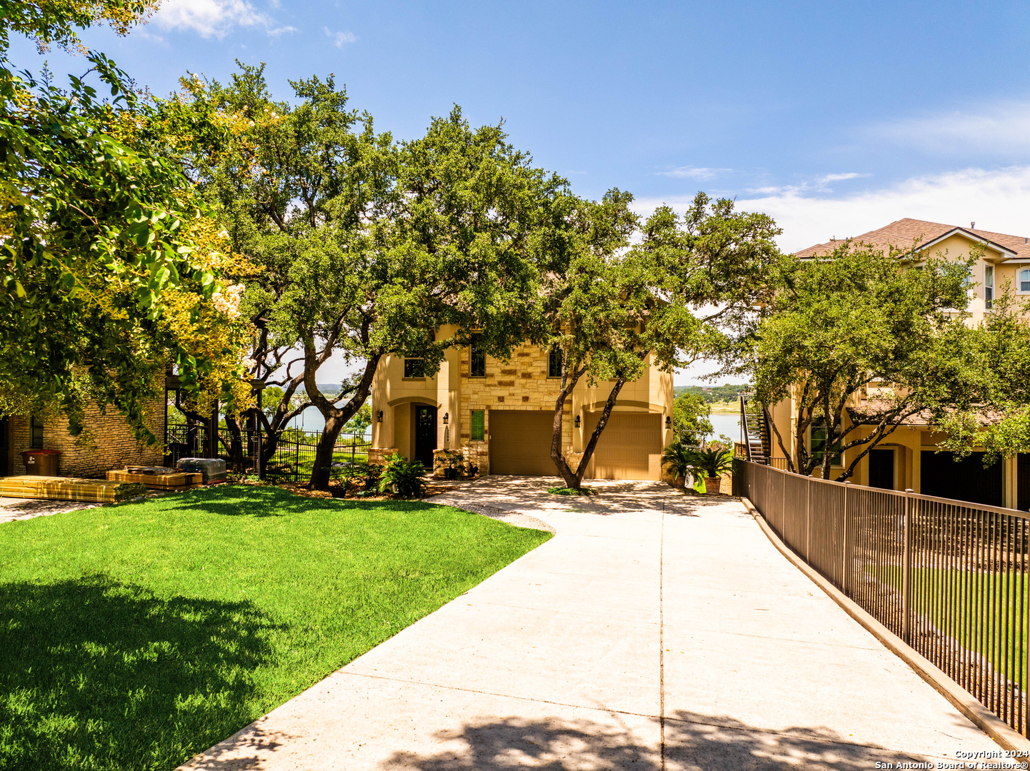 1590 STAGECOACH DR