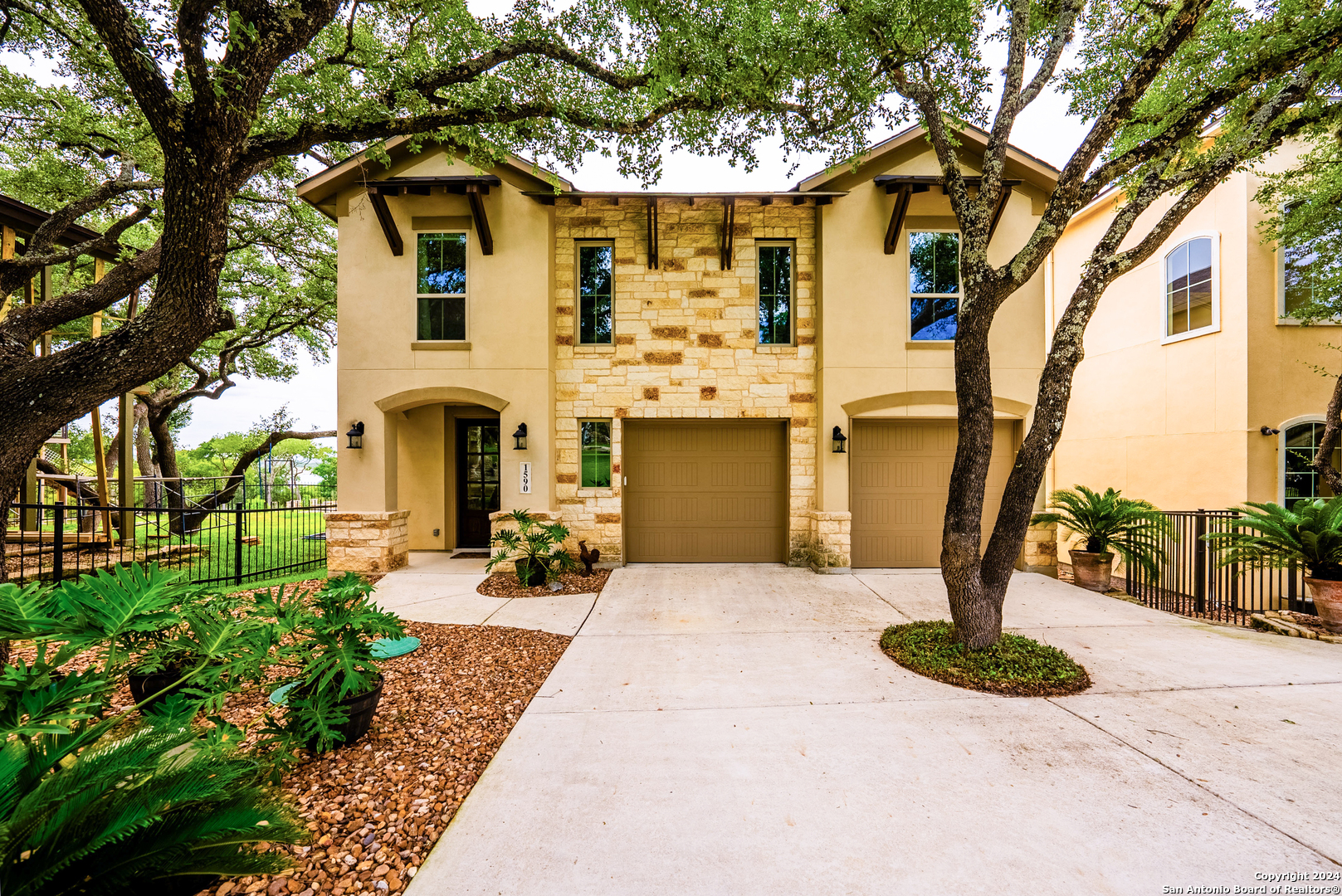1590 STAGECOACH DR