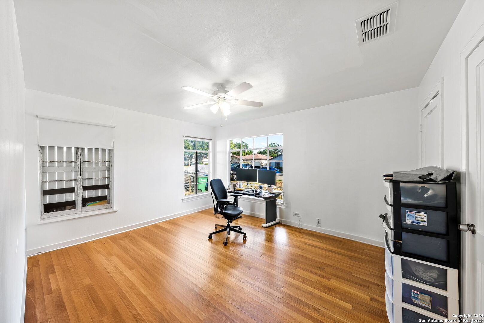 1303 VANDERBILT ST