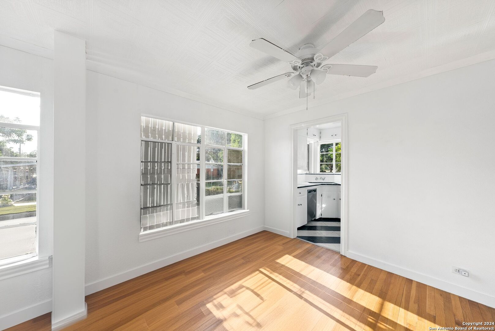 1303 VANDERBILT ST