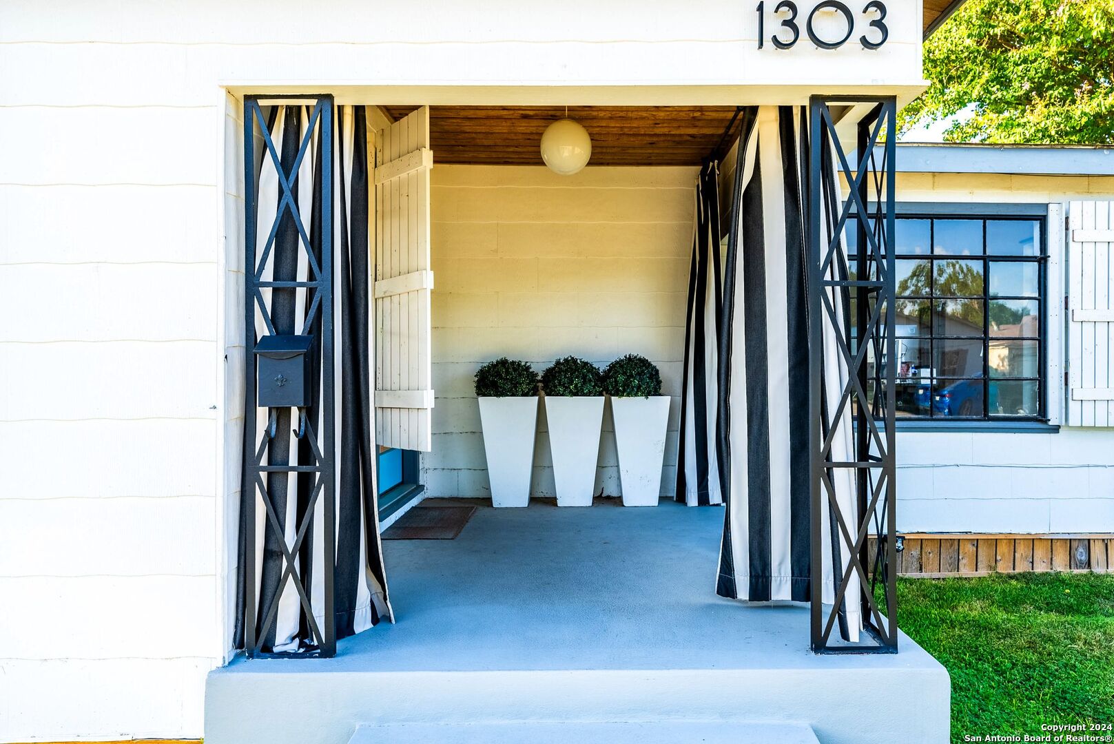 1303 VANDERBILT ST