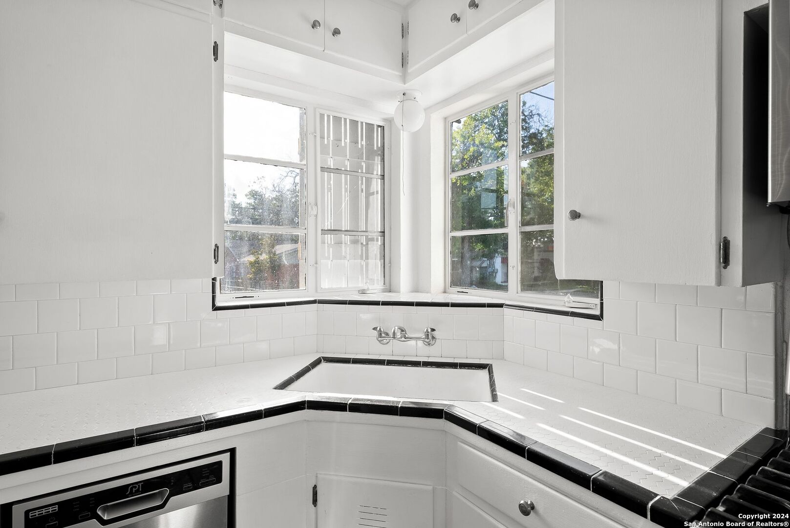 1303 VANDERBILT ST
