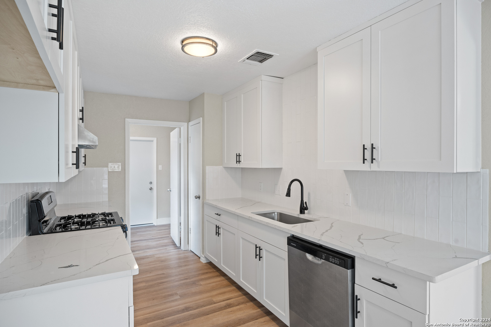 4118 MABUNI DR