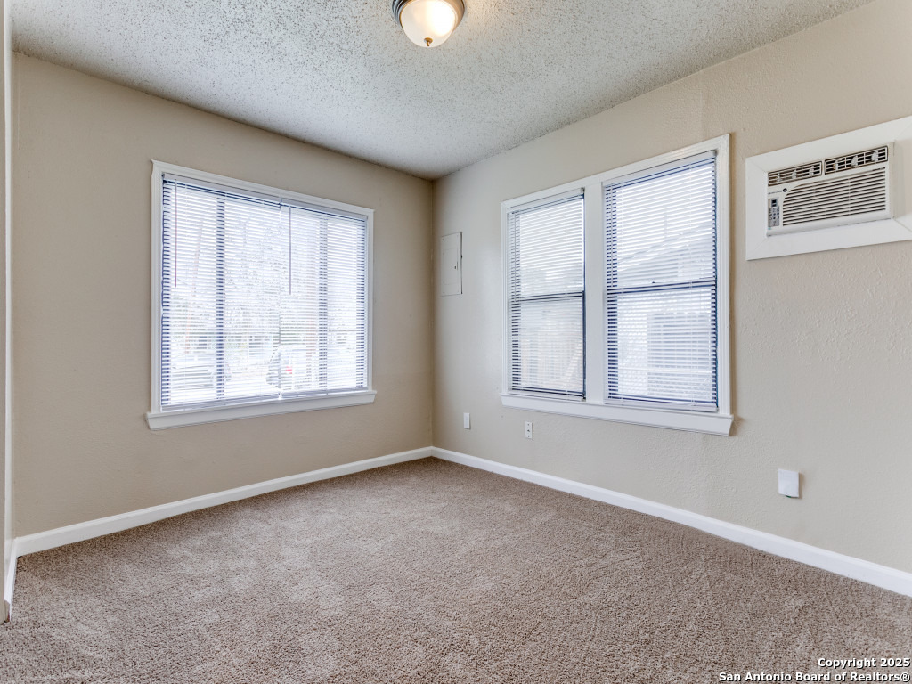 102 SMALLWOOD DR