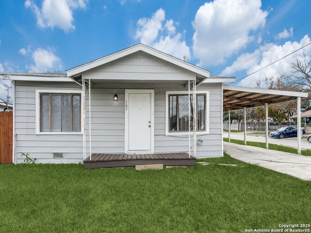 102 SMALLWOOD DR