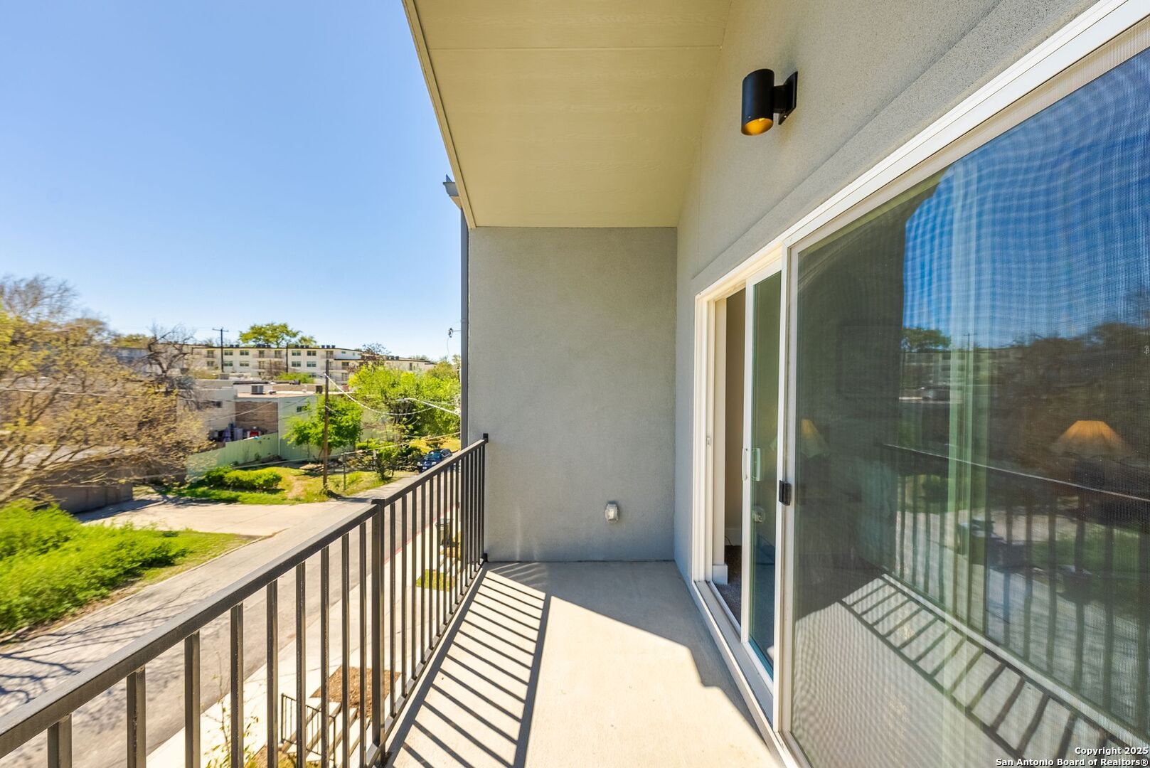 419 Ira Avenue 1102
