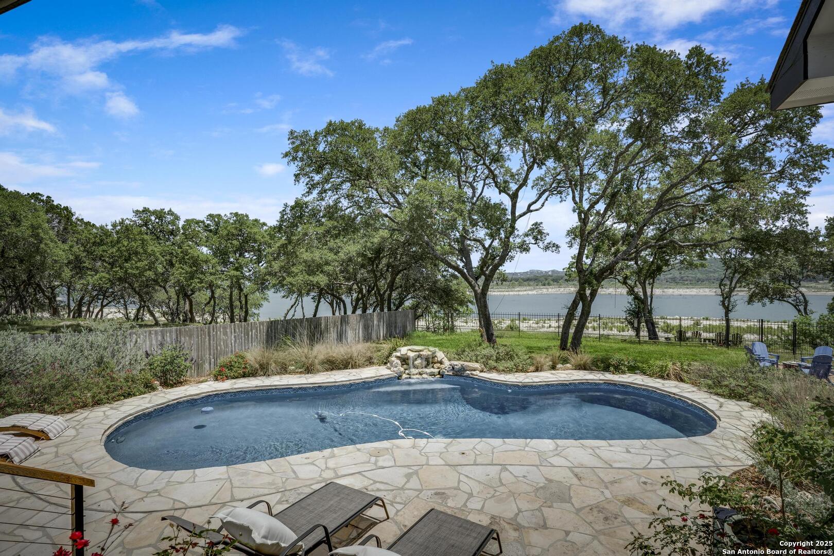 772 Lakebreeze