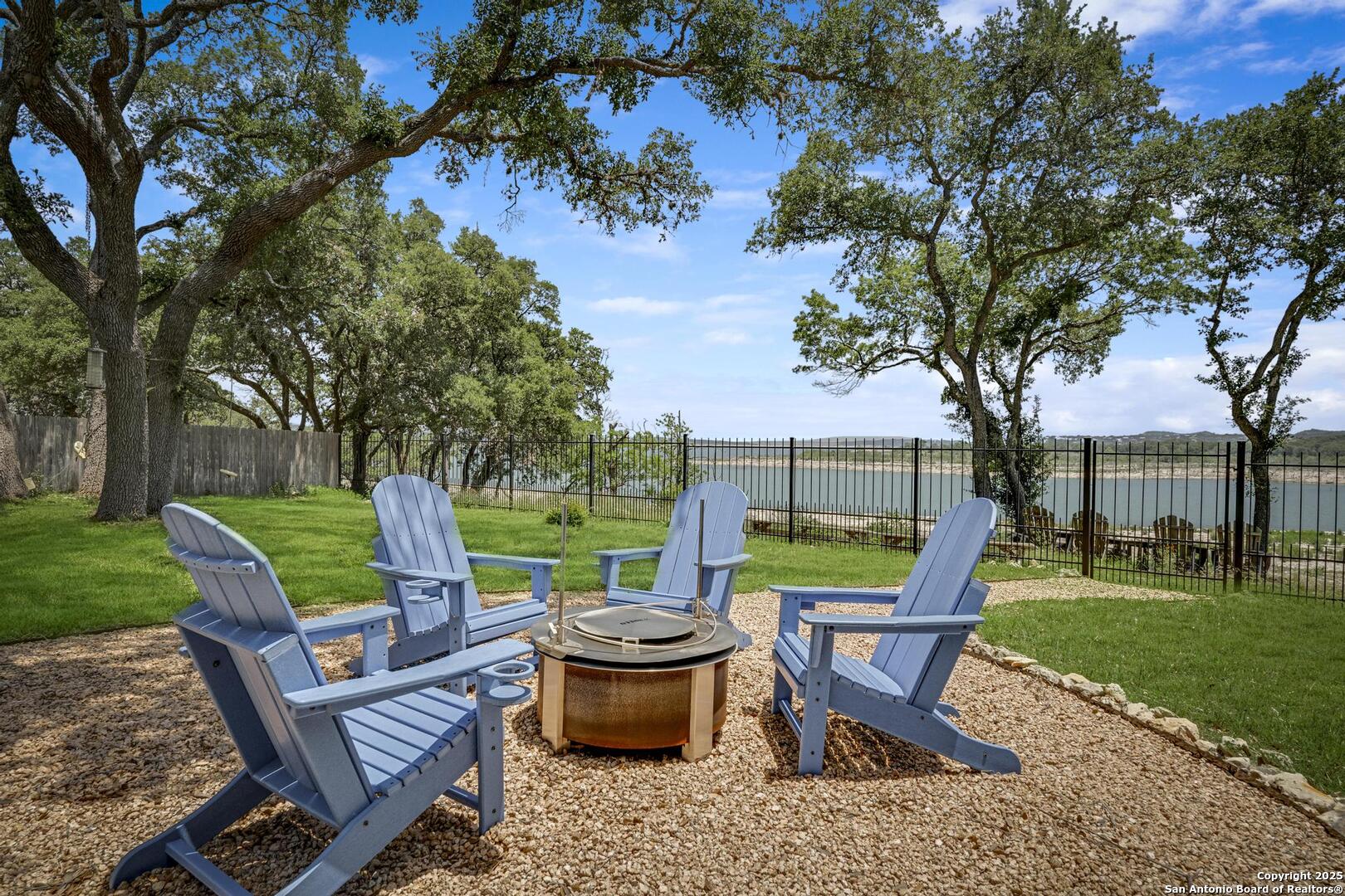 772 Lakebreeze