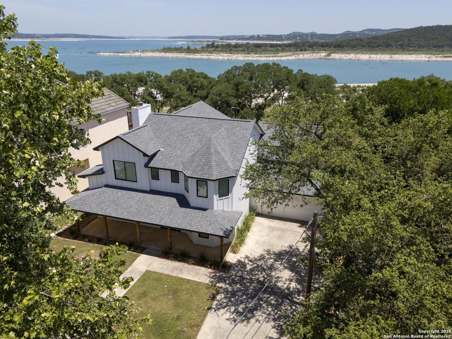 772 Lakebreeze