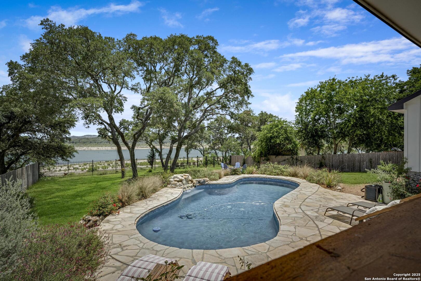 772 Lakebreeze