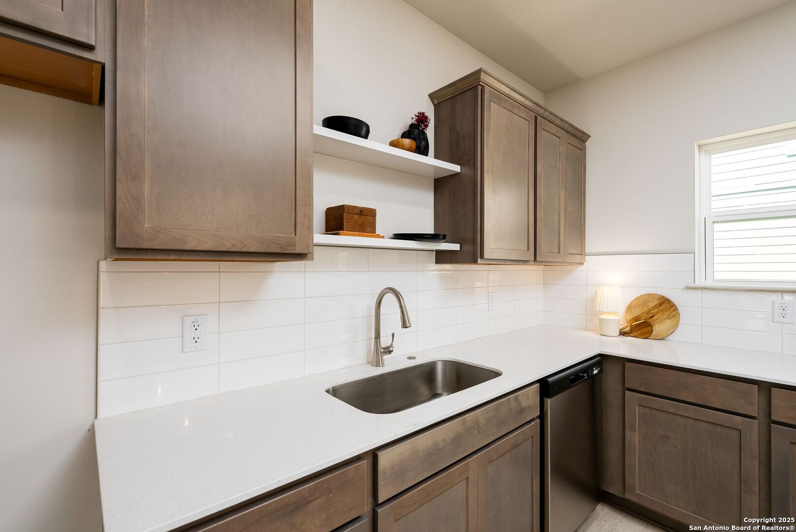 419 Ira Avenue 1102