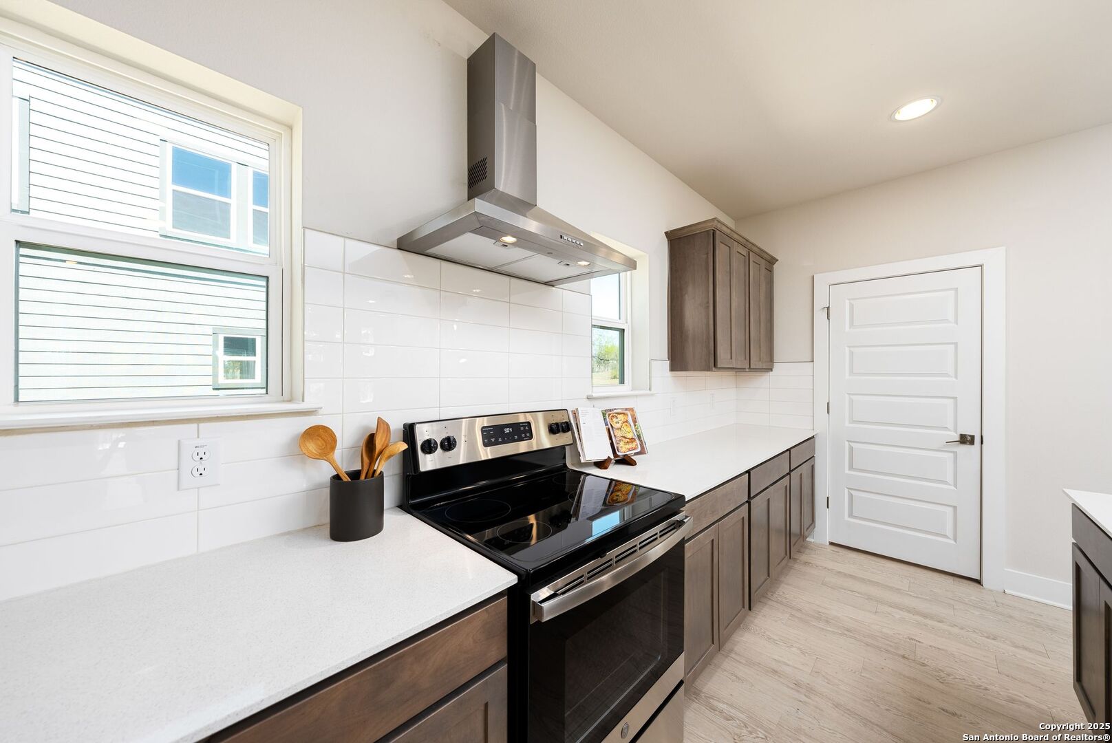 419 Ira Avenue 1102