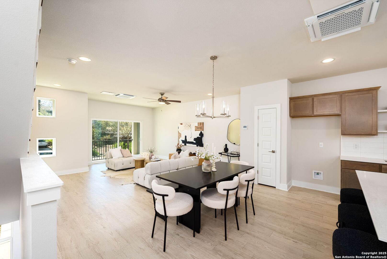 419 Ira Avenue 1102