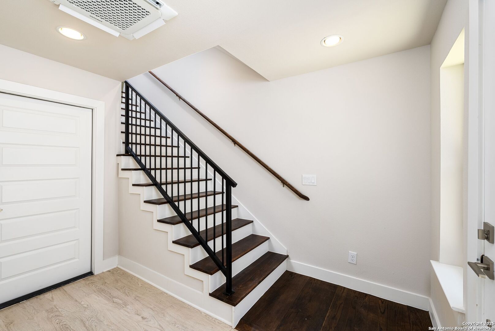 419 Ira Avenue 1102
