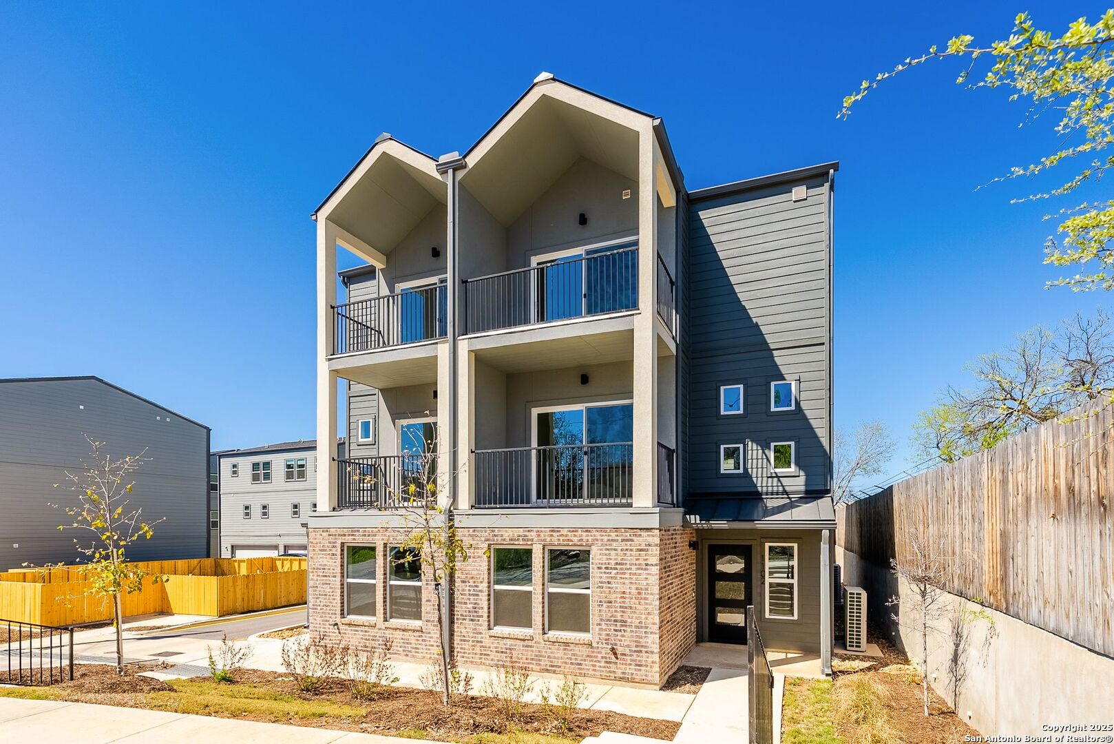 419 Ira Avenue 2101