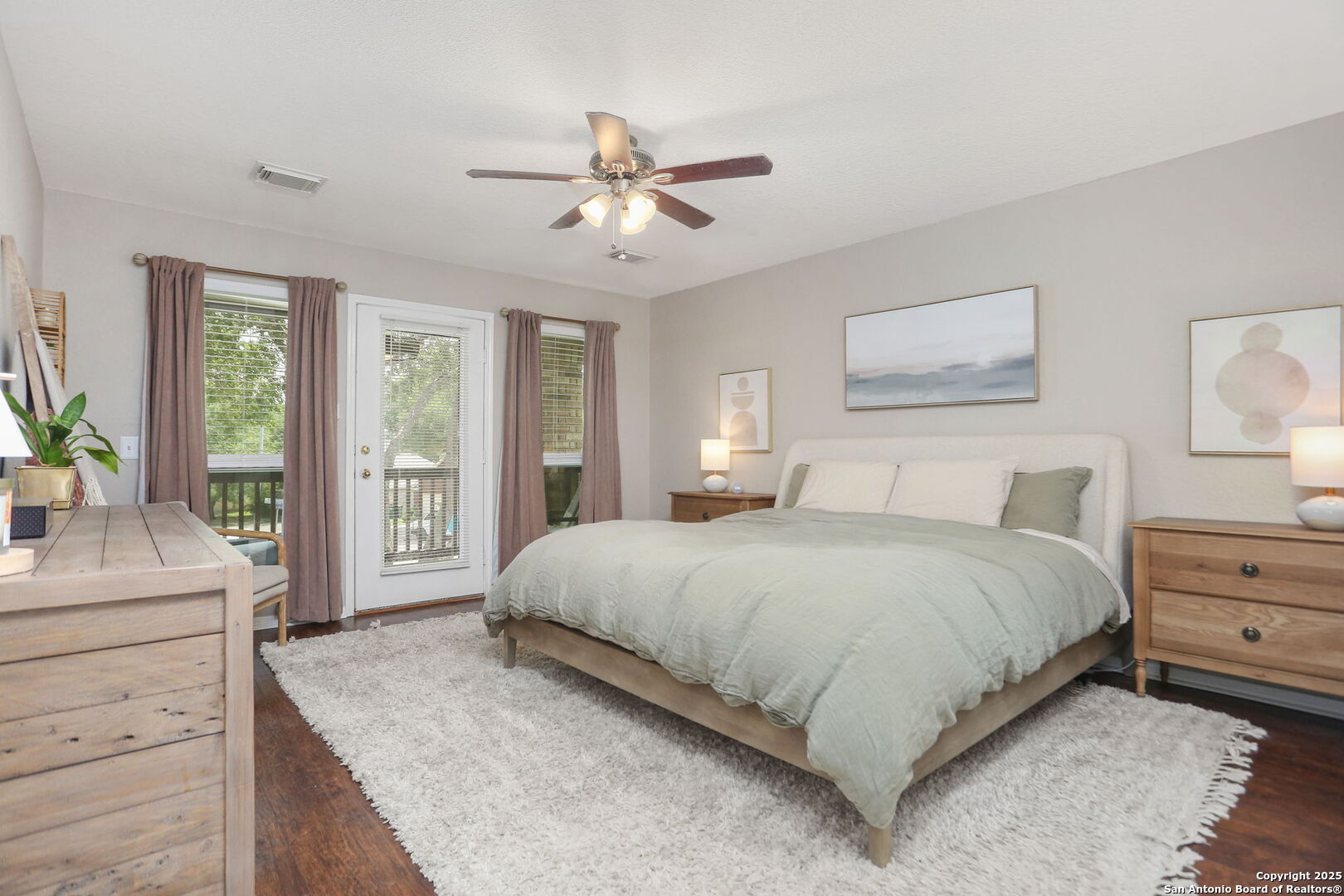 10219 Coyote Hill