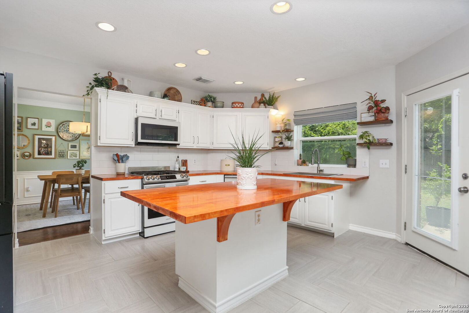 10219 Coyote Hill