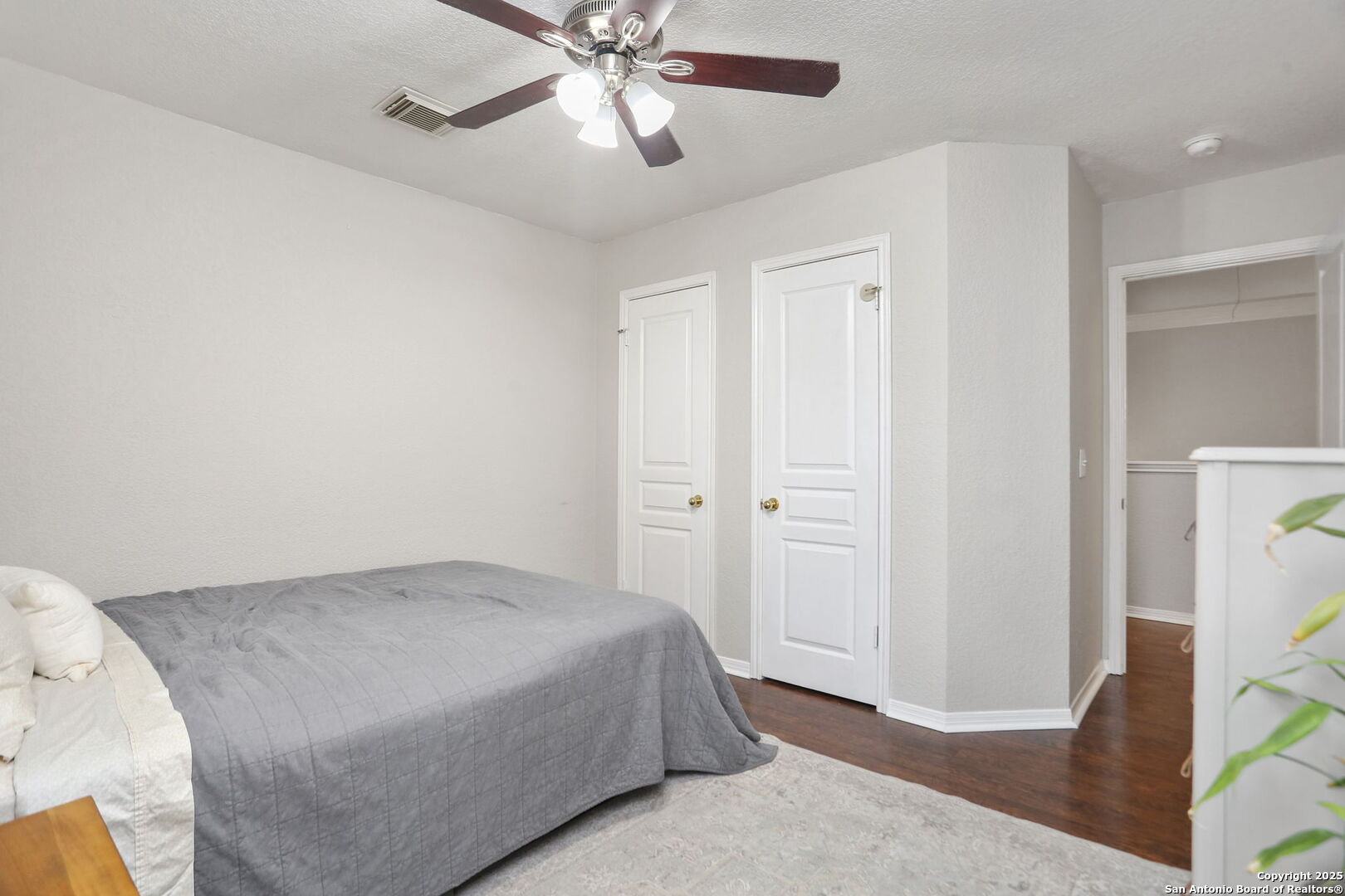 10219 Coyote Hill