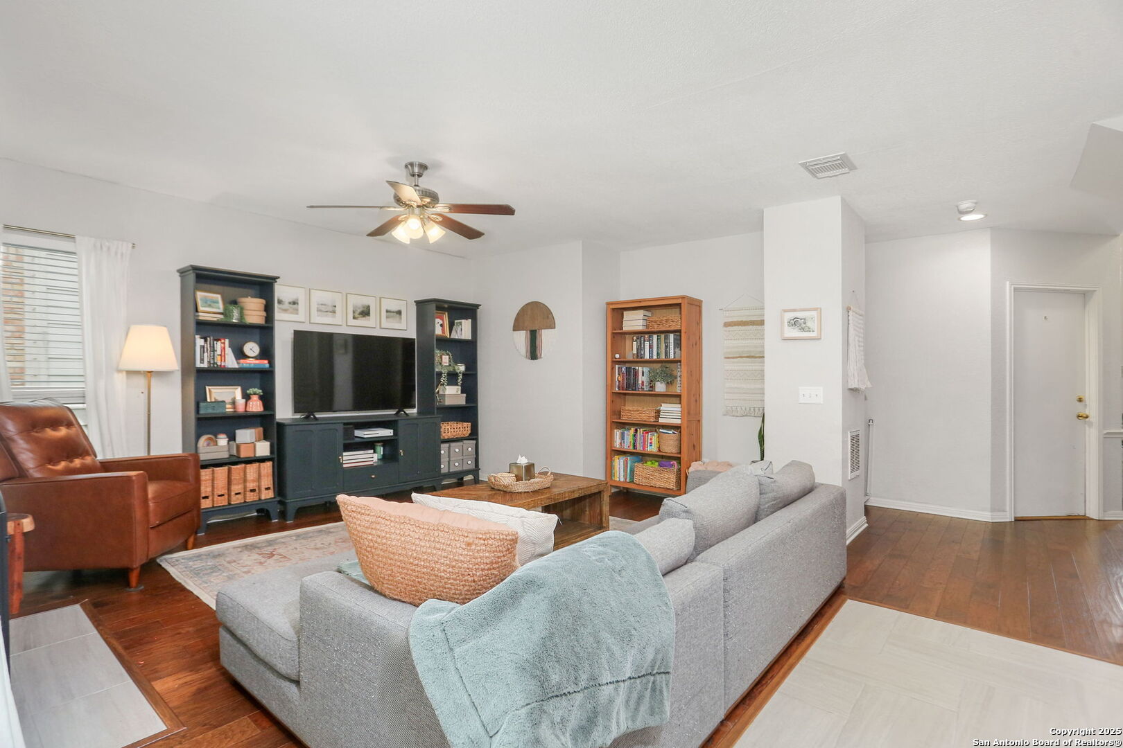 10219 Coyote Hill