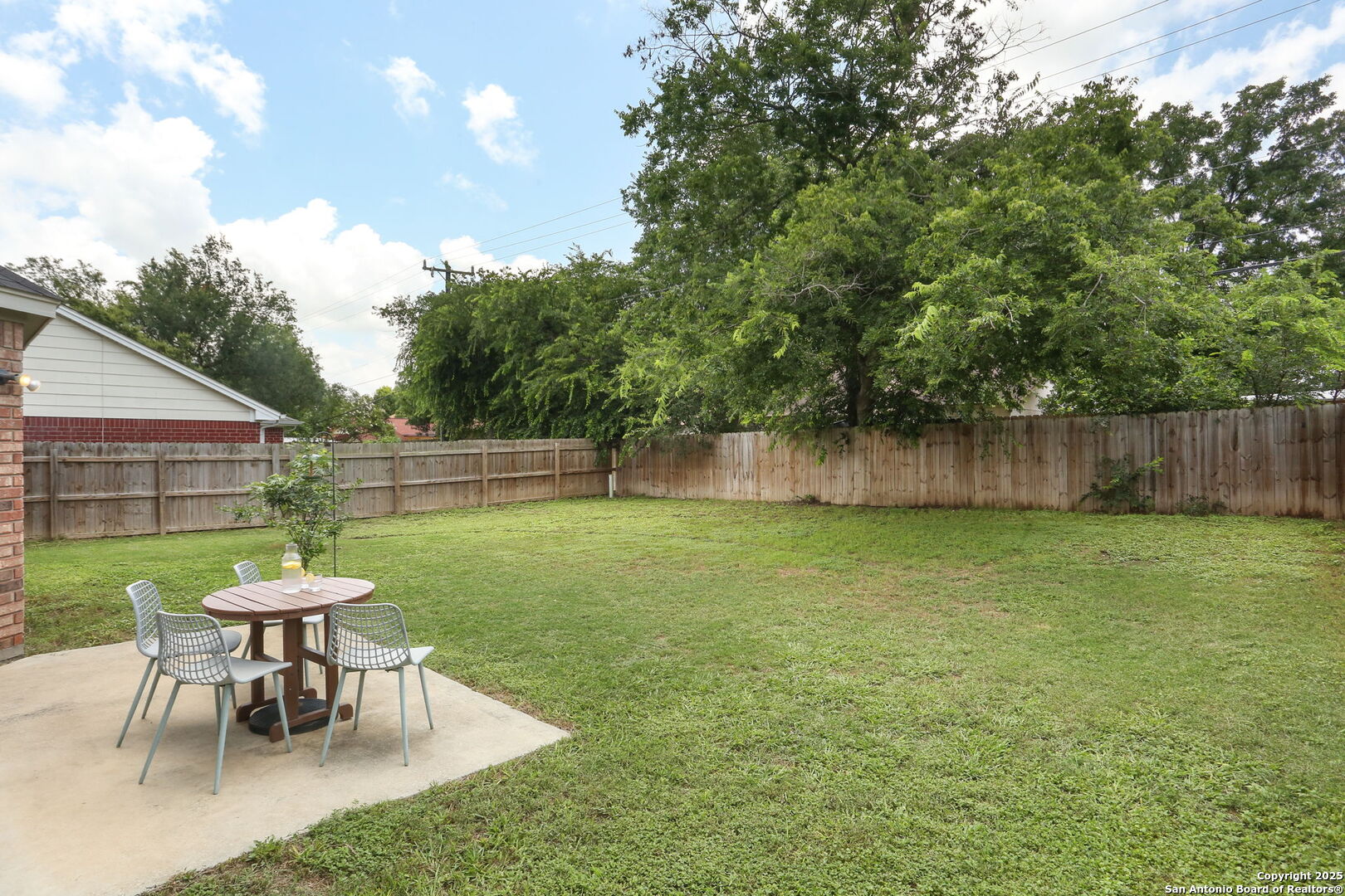 10219 Coyote Hill