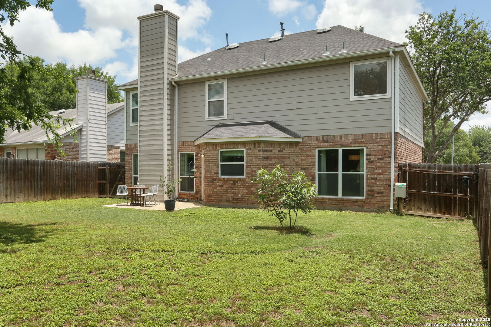 10219 Coyote Hill