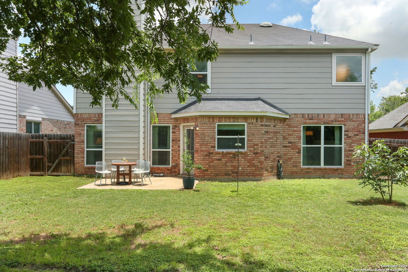 10219 Coyote Hill