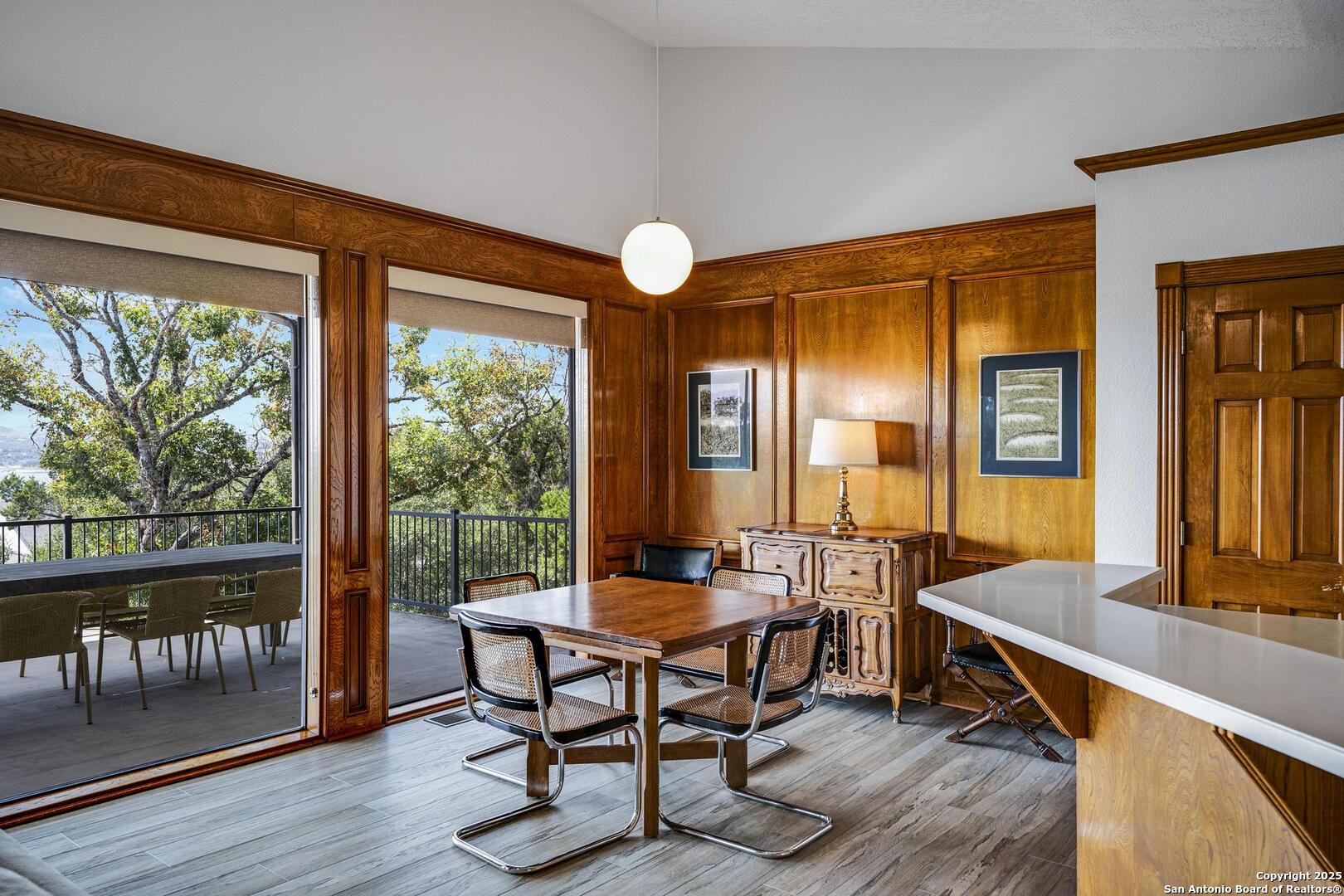 801 Mount Lookout