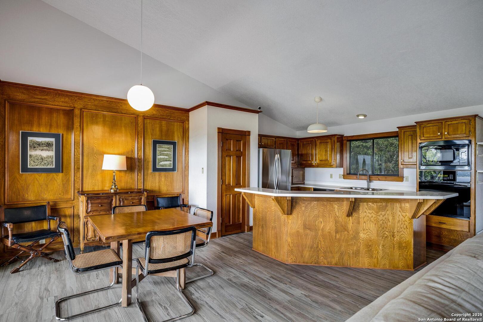 801 Mount Lookout