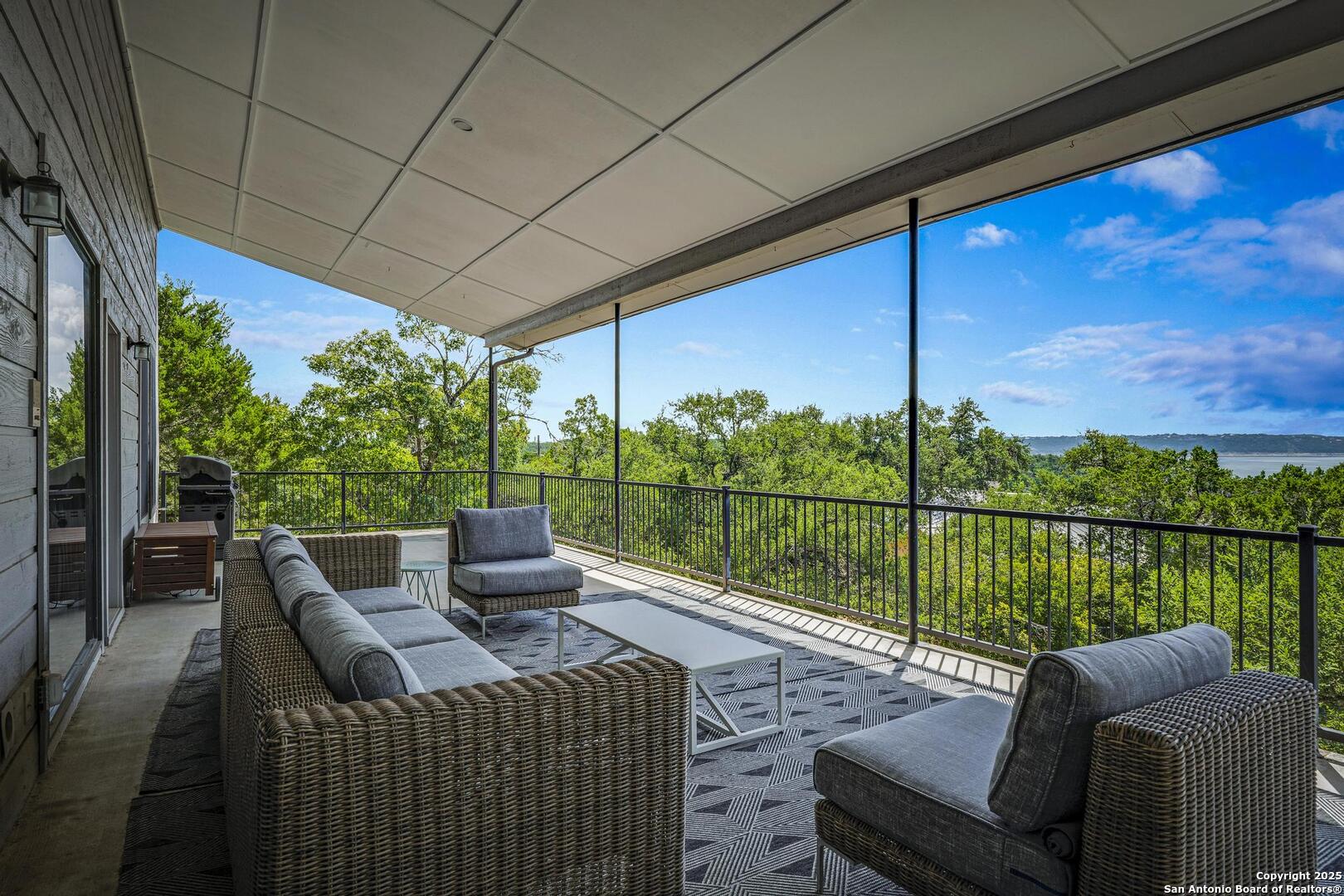 801 Mount Lookout