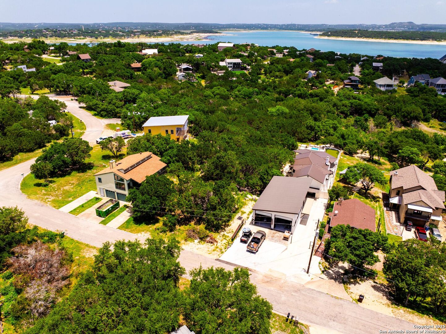 1216 Lakebreeze