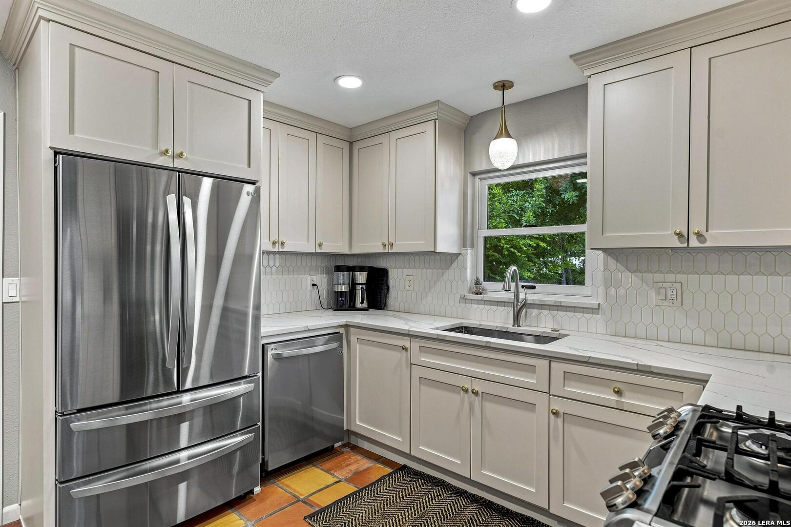 211 SHARON DR