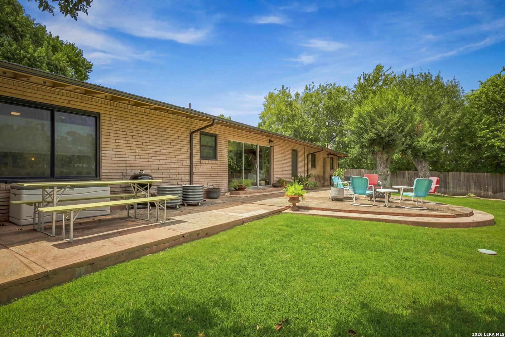 211 SHARON DR