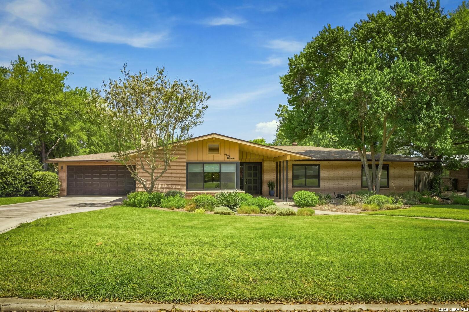 211 SHARON DR