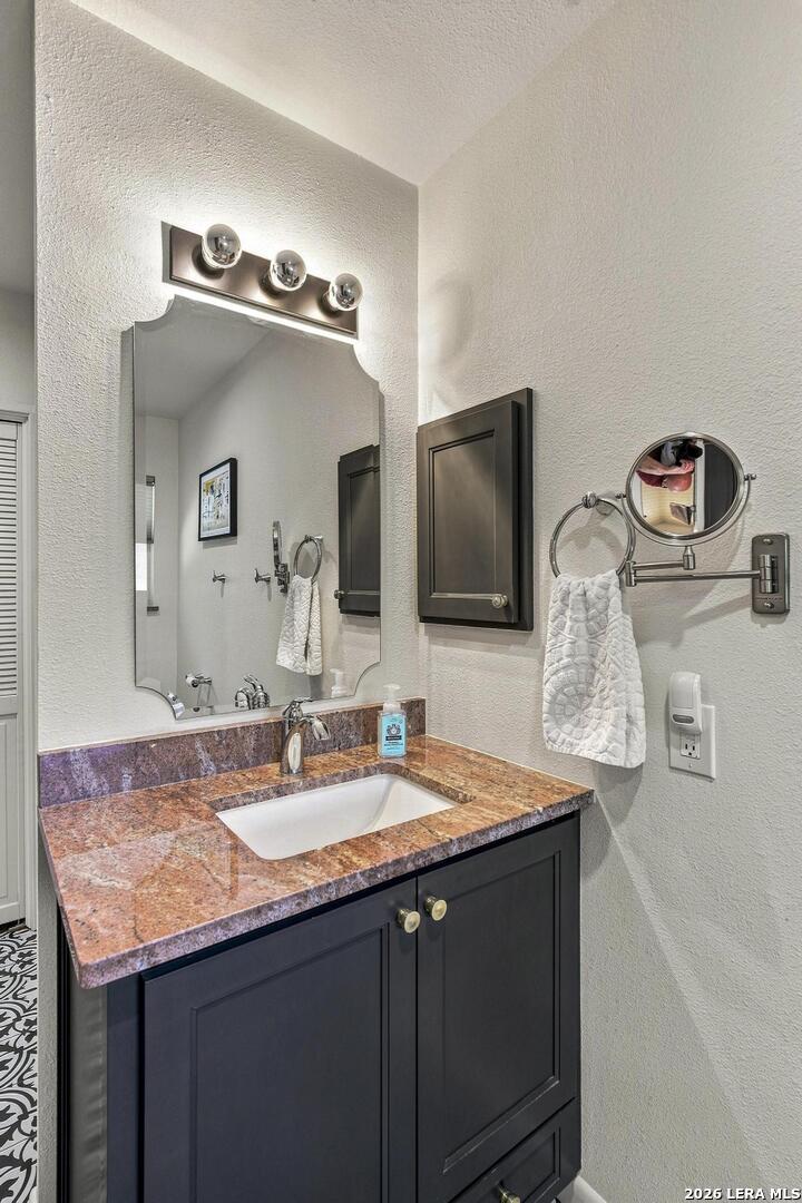211 SHARON DR