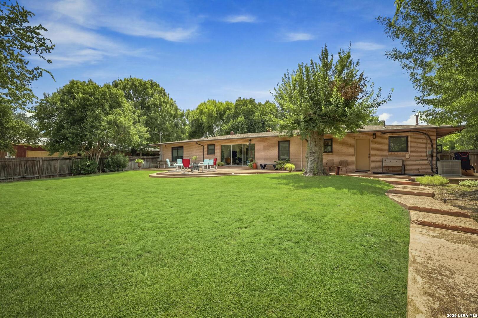 211 SHARON DR