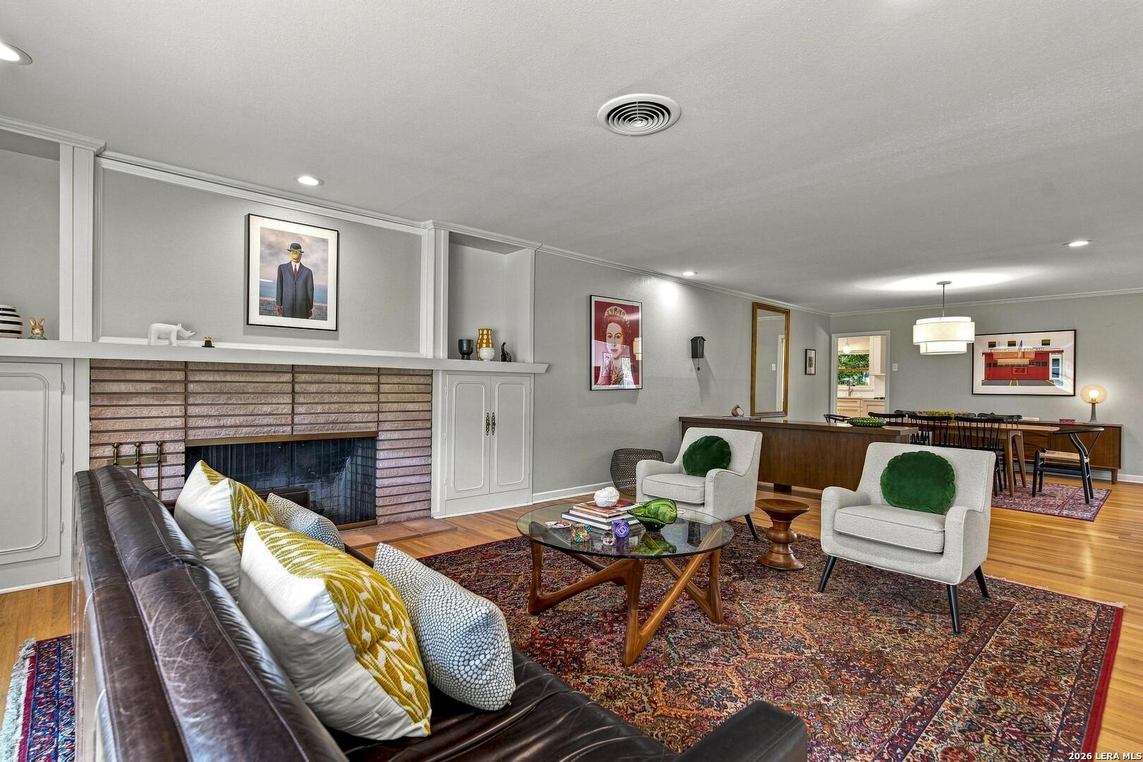 211 SHARON DR