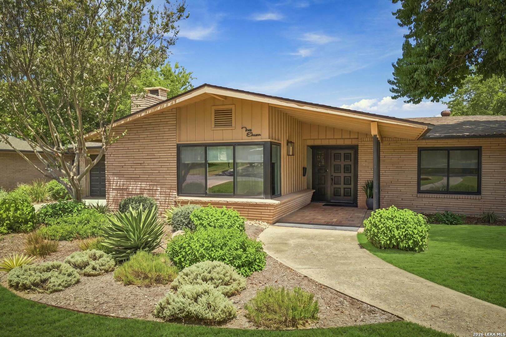 211 SHARON DR