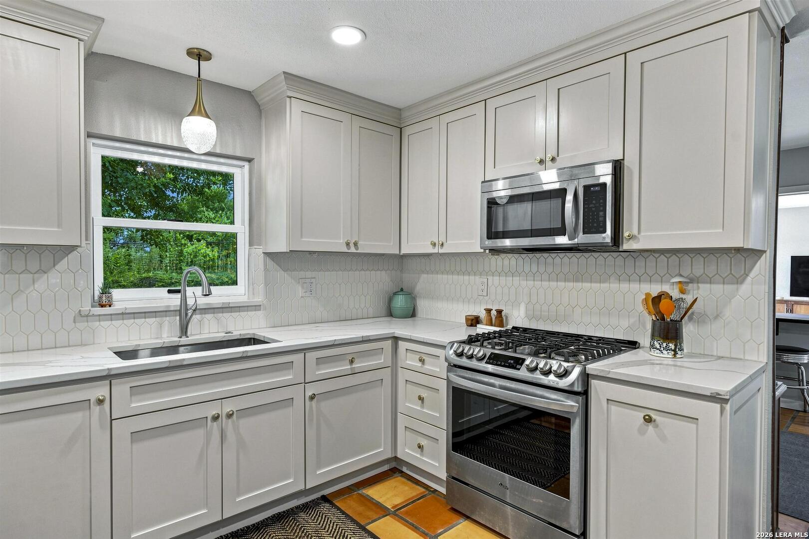 211 SHARON DR