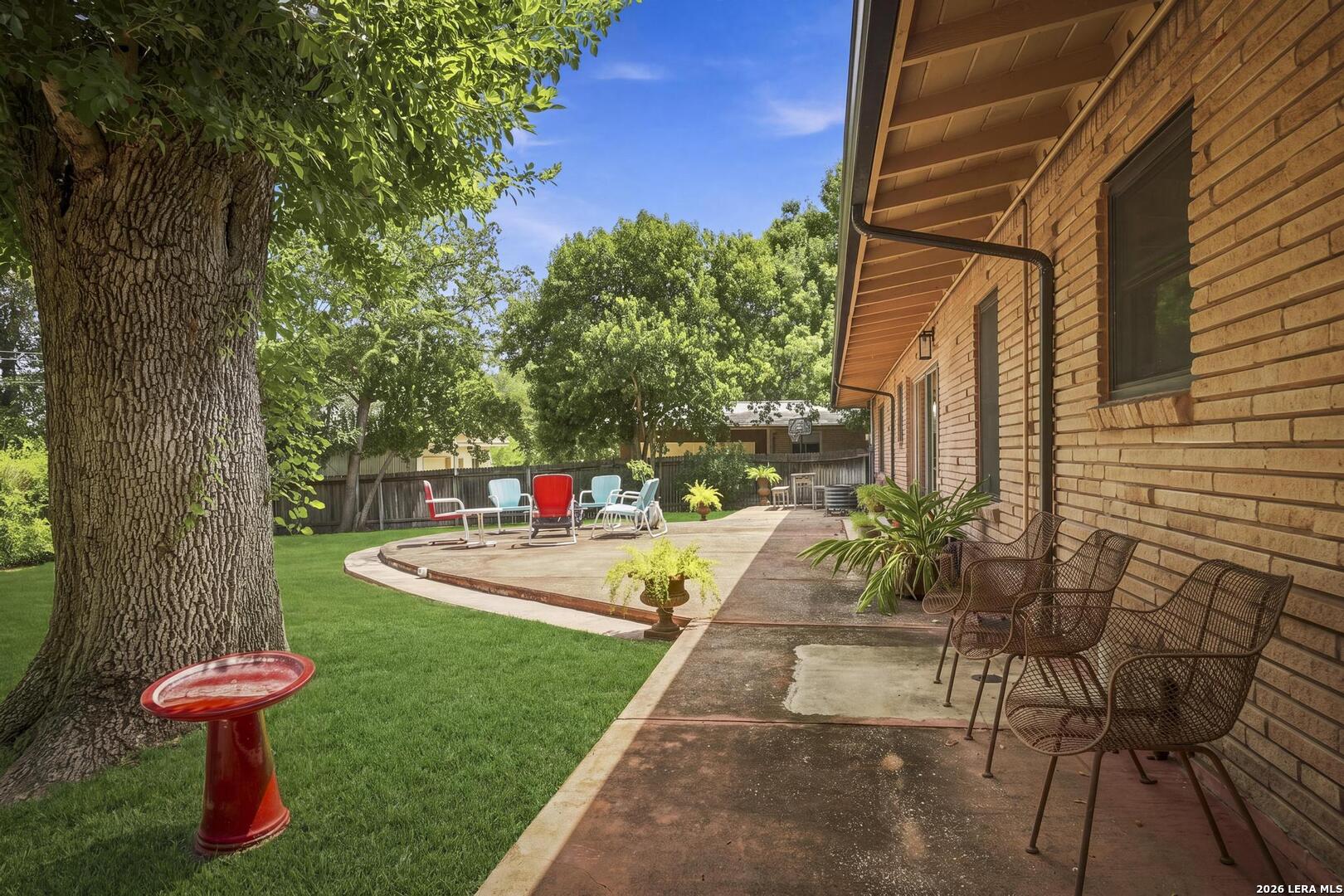 211 SHARON DR