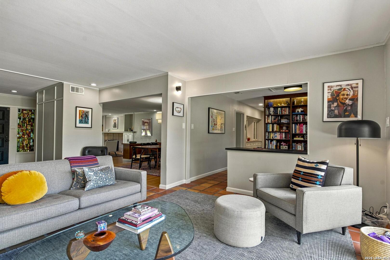 211 SHARON DR