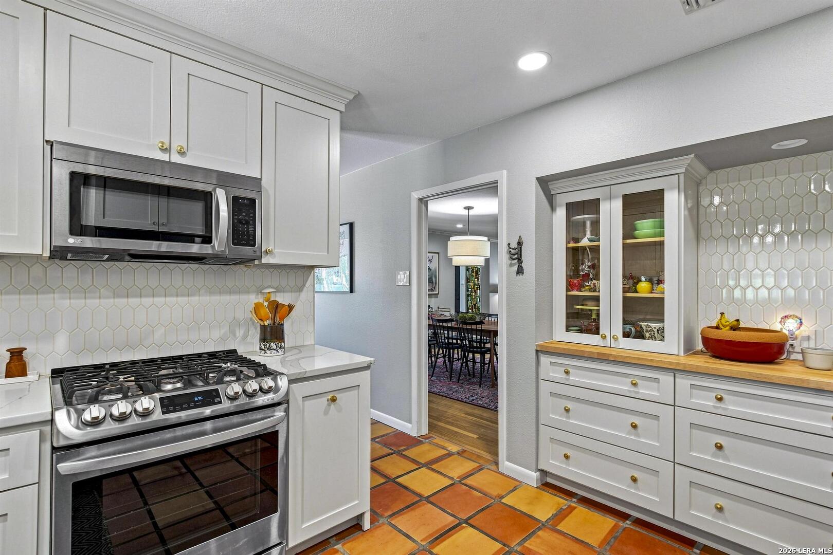 211 SHARON DR