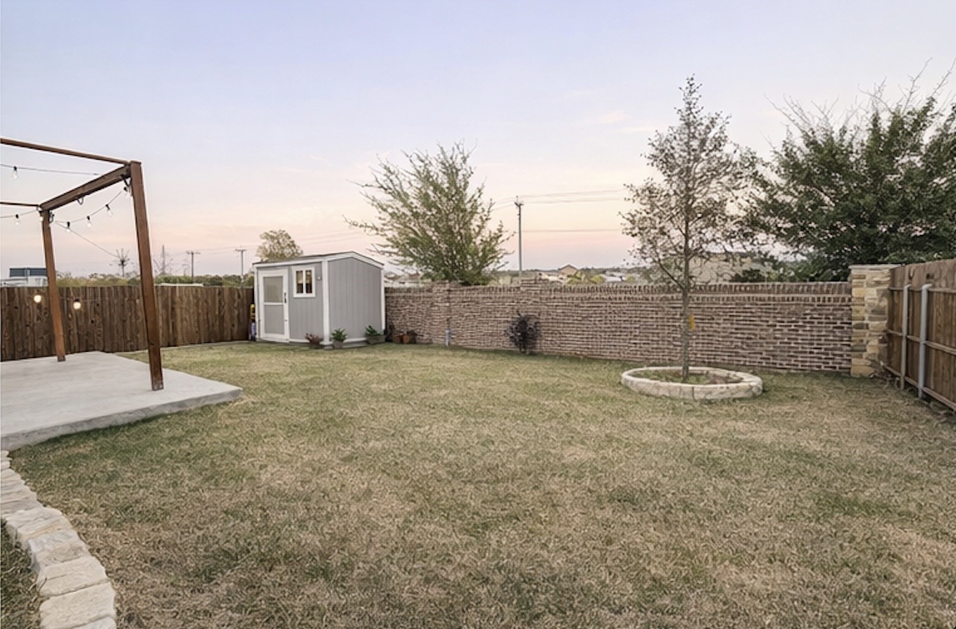 4016 De Berry Lane