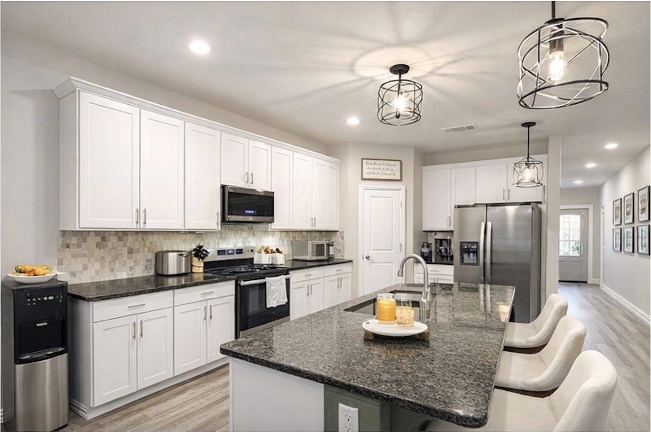 4016 De Berry Lane