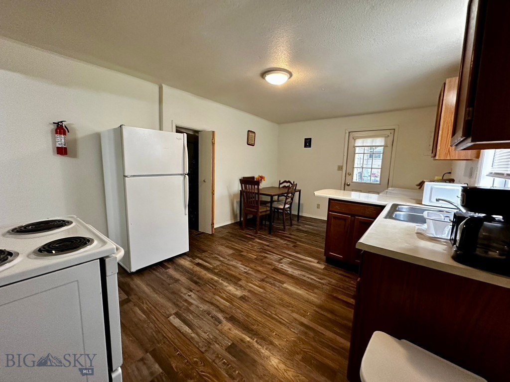 135 W Daly Street