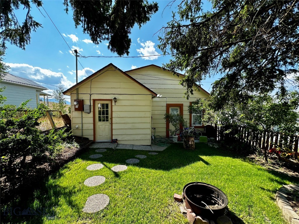 135 W Daly Street