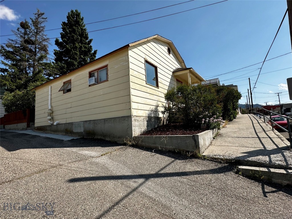 135 W Daly Street